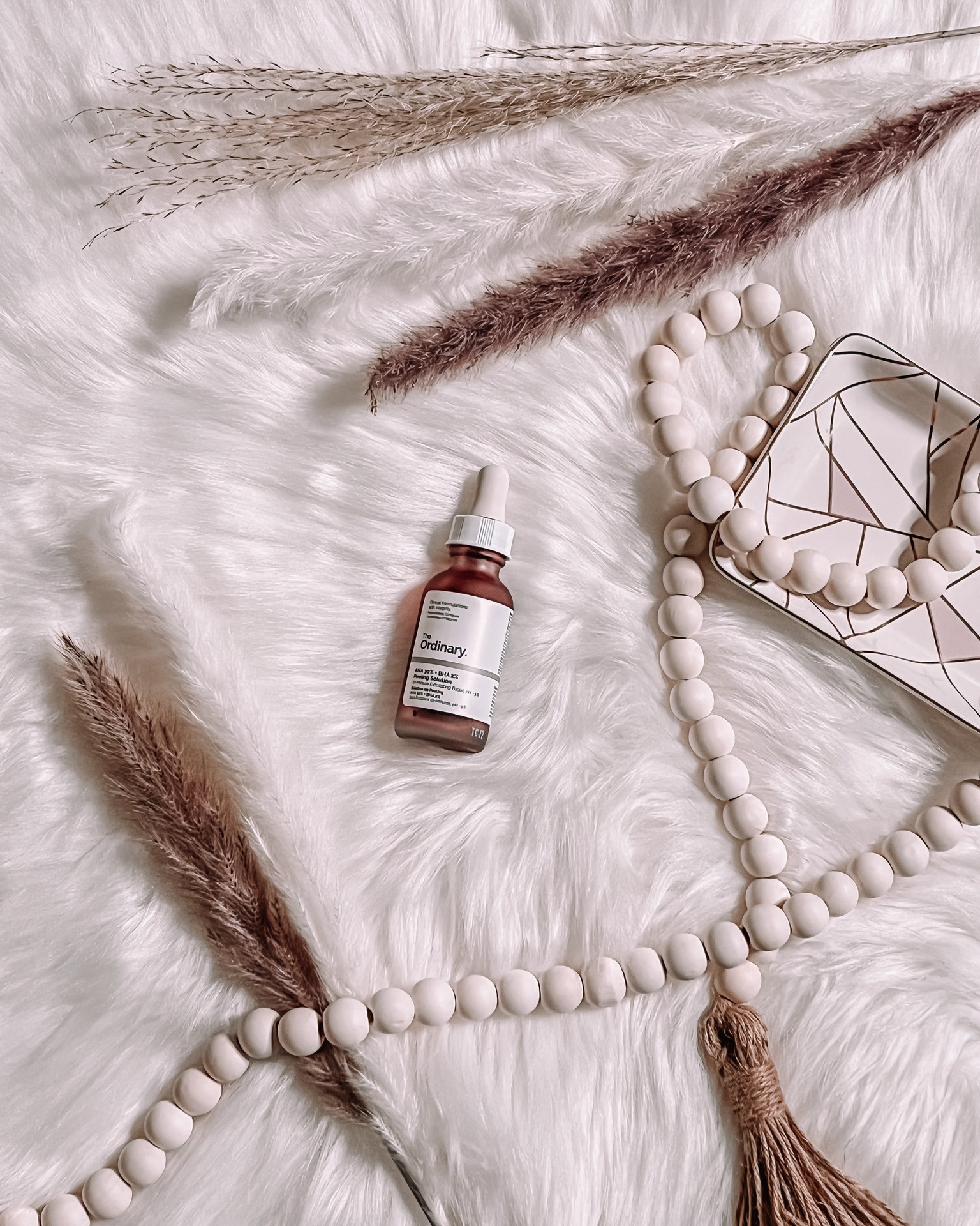 An exfoliating solution to help fight visible blemishes and improve the look of skin texture and radiance.

Skin Type: Normal, Combination, and Oily

Skincare Concerns: Dullness, Uneven Texture, and Acne/Blemishes

Ingredients:
- Glycolic Acid: Exfoliates the outer layers of skin.
- Lactic Acid: Exfoliates the outer layers of skin.
- Salicylic Acid: Exfoliates inside the pores to reduce congestion.

The exfoliant really helps clear up your skin and even out your skin tone and texture.

.
.
.
#skincare #skincaretips #skincarelover #skincarejunkie #skincareroutine #skincareproducts #skincarecommunity #skincaregoals #skincareaddict #skincareblogger #skin #skinhealth #peelingsolution #peelingsolutiontheordinary #theordinary #theordinaryskincare